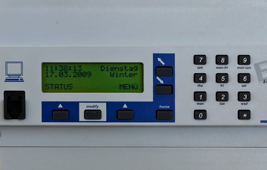 Mobatime-Uhrenanlagen-Hauptuhren-Zeitzentralen-ETC-Display