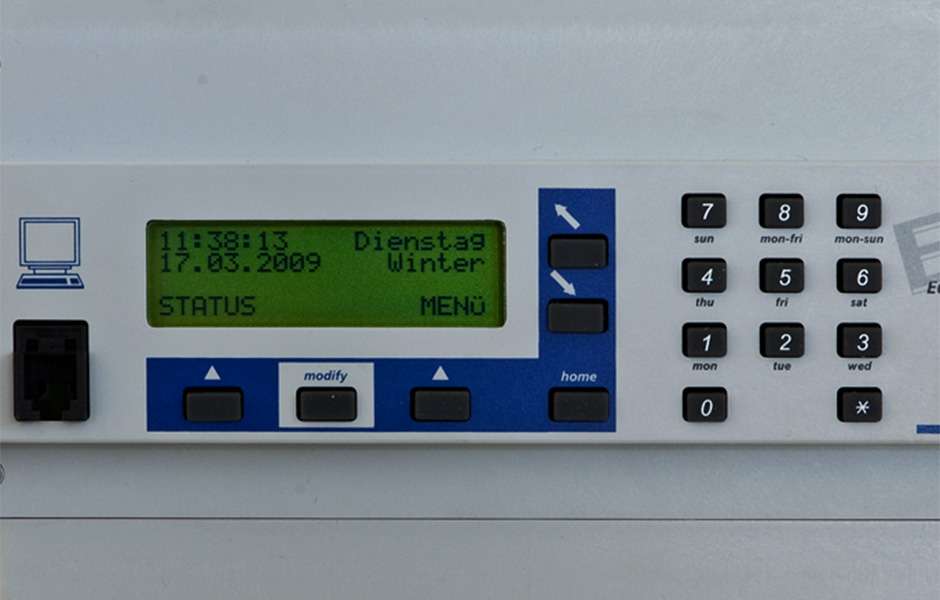 Mobatime-Uhrenanlagen-Hauptuhren-Zeitzentralen-ETC-Display